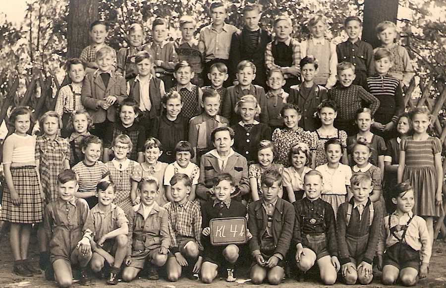 Klasse 4b im Jahr 1953 an der Grundschule Eichwalde. (Foto: Burkhardsmaier)