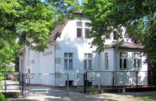Idyllisch gelegen ist die Privatschule Villa Elisabeth an der Uhlandallee. (Foto: Privatschule Villa Elisabeth)
