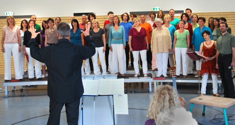 Auch der Chor „mehr forte“ singt wieder zum Rosenfest in der evangelischen Kirche. (Foto: Burkhard Fritz)