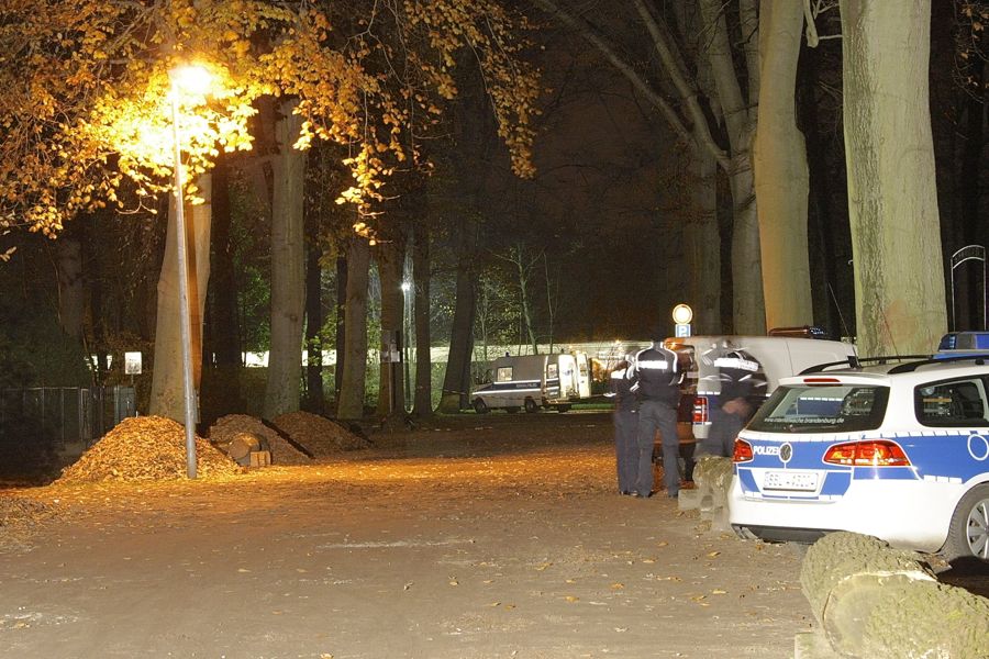 Die Polizei hatte den Tatort abgeriegelt. (Foto: Jörg Levermann)