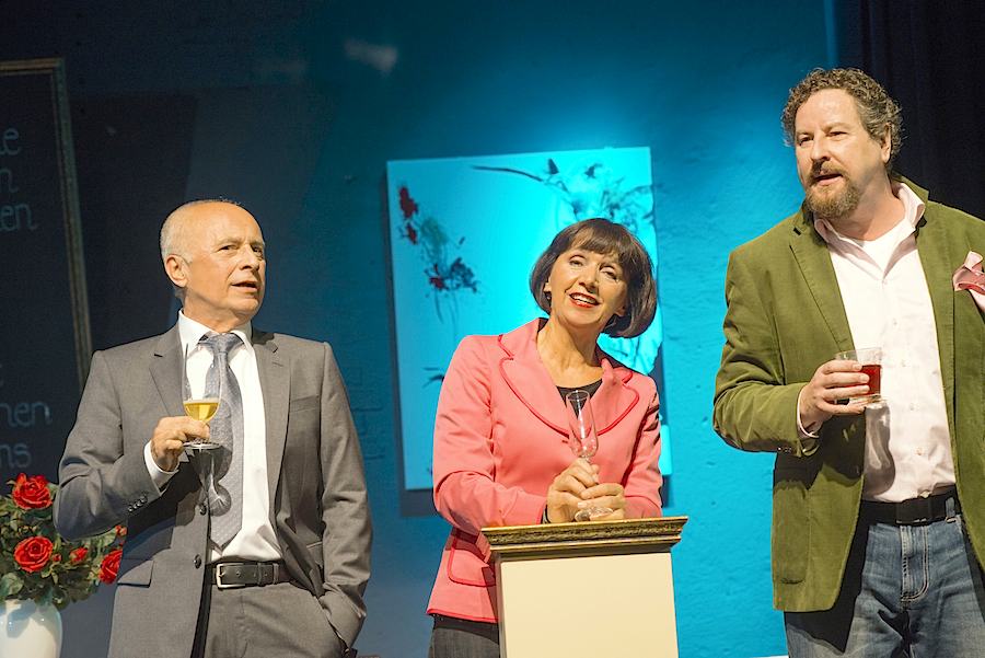 Das Kabarett Theater Distel kommt nach Zeuthen und nimmt den Lobbyismus aufs Korn. Von links nach rechts: Michael Nitzel, Dagmar Jäger, Stefan Martin Müller. (Foto: Marcus Lieberenz)