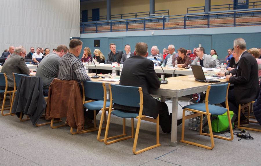 Im November tagte der Runde Tisch in der Mehrzweckhalle. Am 12. Dezember wird das Rathaus der Veranstaltungsort sein. (Foto: Jörg Levermann)