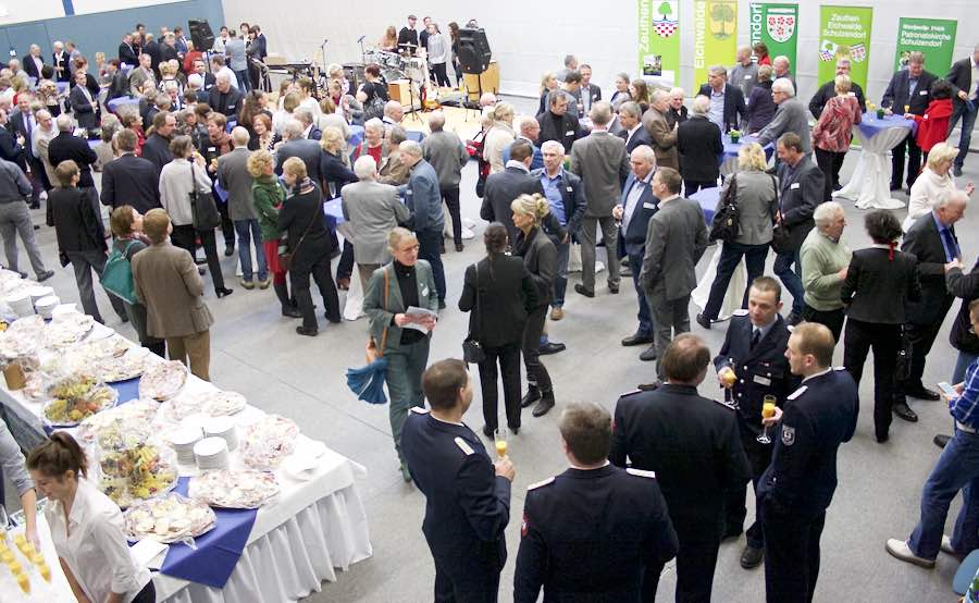 Beim Neujahrsempfang in Schulzendorf gab es gute Gelegenheiten zum intensiven Gedankenaustausch. (Foto: Jörg Levermann)