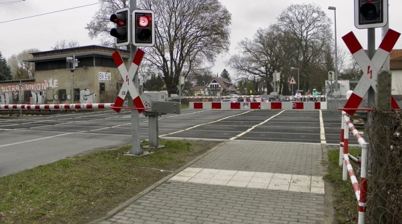 Bahnübergang Waldstraße in Eichwalde. (Foto: Jörg Levermann)